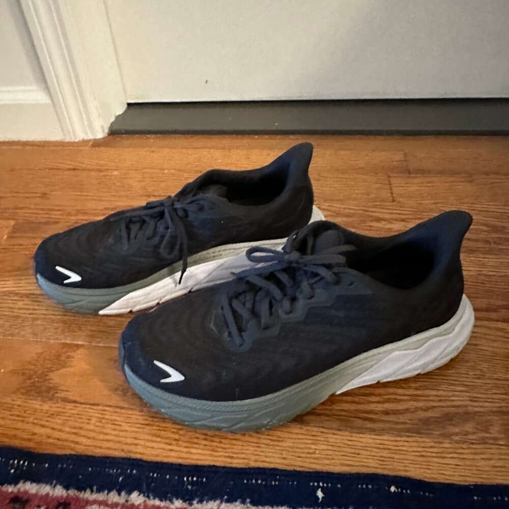 Hoka Arahi 6 Women's 9.5 - Black